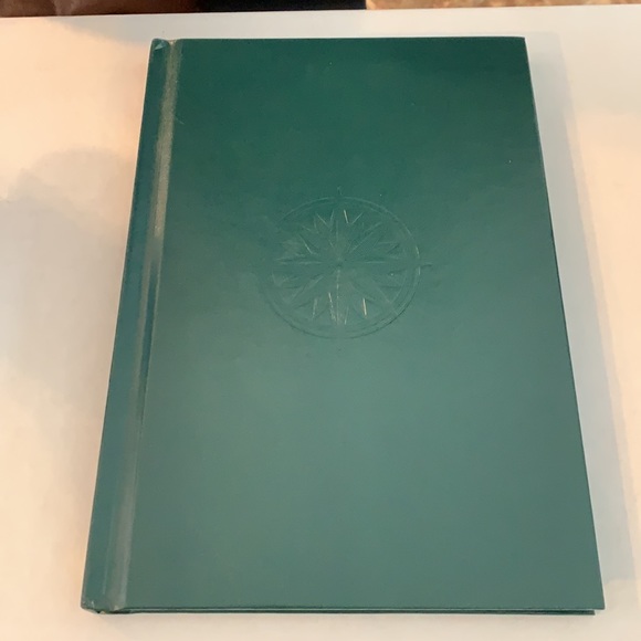 National geographic embossed hardcover - Picture 10 of 11